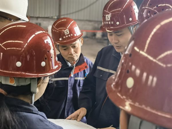 朱總、張博項(xiàng)目現(xiàn)場(chǎng)觀摩：上海君康工貿(mào)指定房屋安全性檢測(cè)1